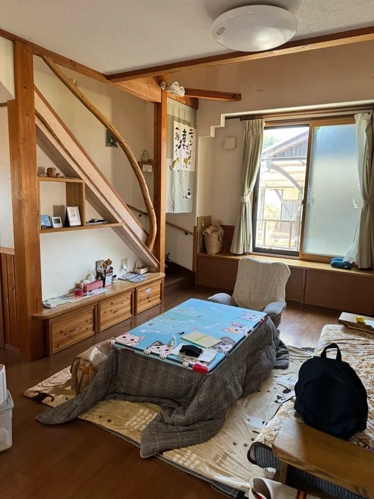 リビングの片付け（別角度） Before